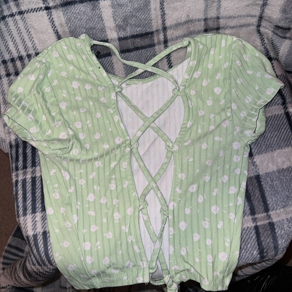 Green Floral Crop - Picture 2 of 2